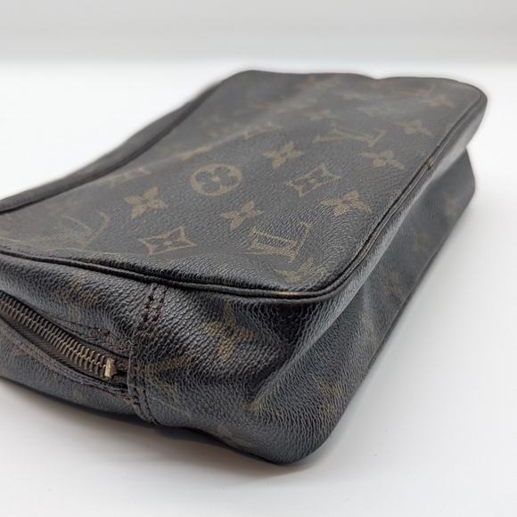 Louis Vuitton Monogram Toiletry Pouch 23 - Picture 6 of 10